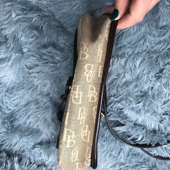 Authentic Dooney & Bourke Signature Logo - Picture 6 of 14